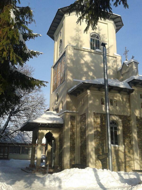 Biserica - vedere exterioară